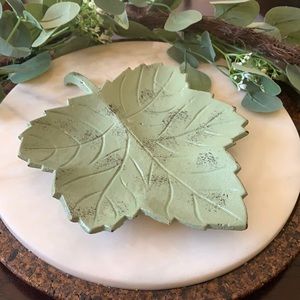 Iron Painted Leaf Tray/Decor
